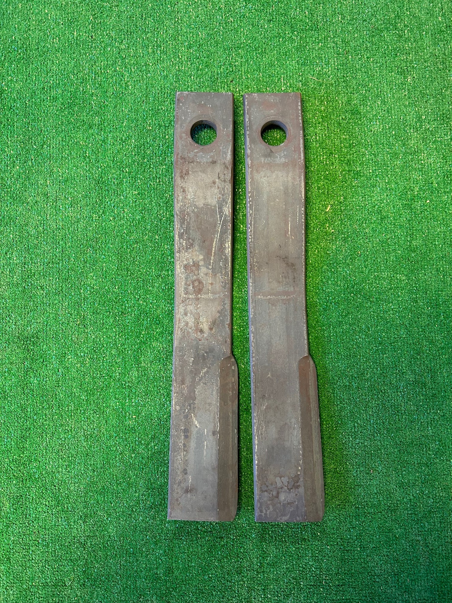 2 BUSH HOG 462BH CUTTER BLADES FITS MODELS 600 504 305 266 205 105 12 6 AND MORE